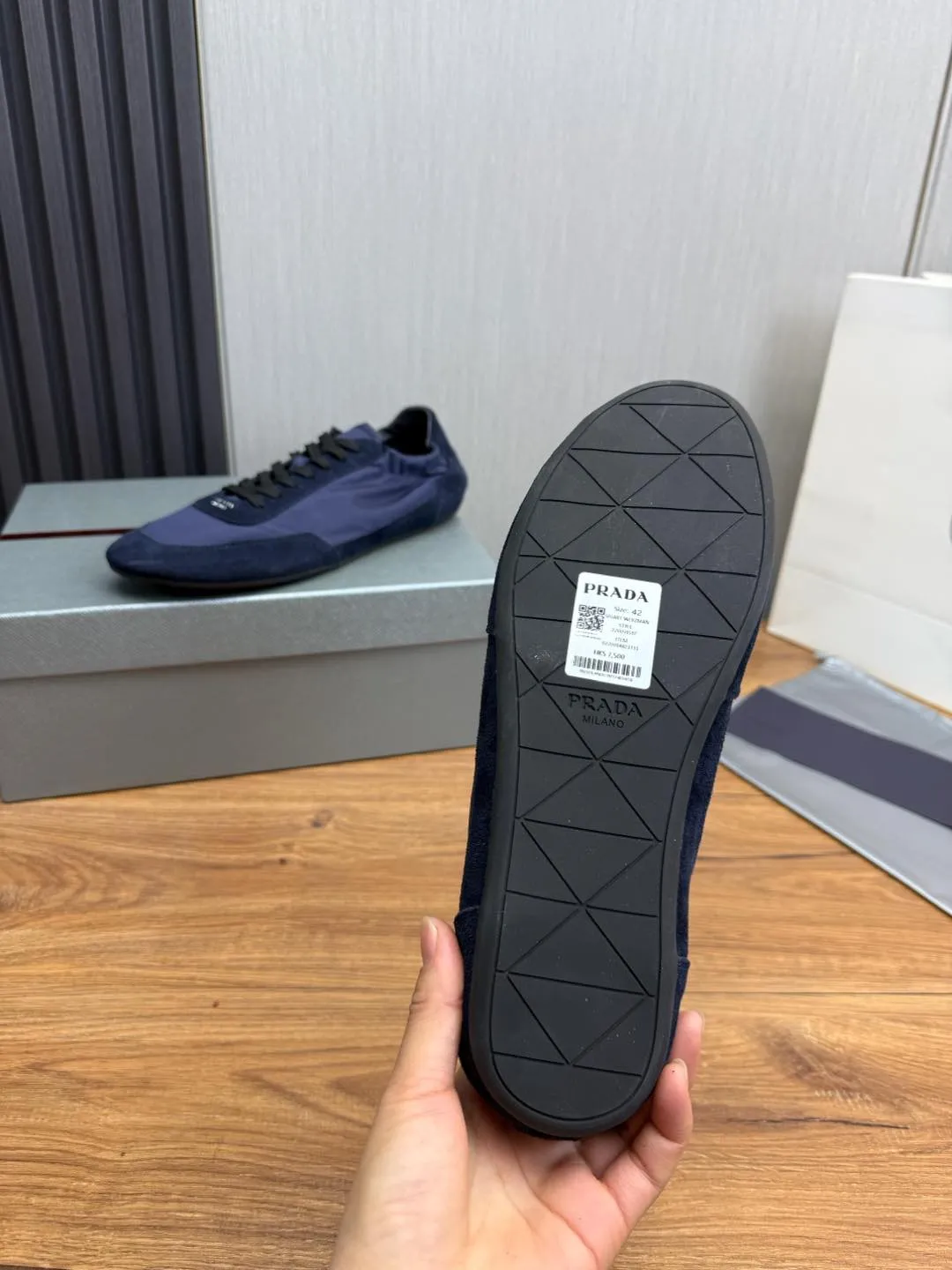 Men's Shoes💰500💰Men's PRADA 2025 Early Spring Collapse New Sports Shoes Moral Training Shoes Collapse's name comes from the fact that it can be easily put on and taken off with bare hands ~ The light and comfortable features create a more relaxed and casual look, and the side elastic design can be worn twice! Super comfortable catwalk sneakers, as thin and light as ballet slippers, as comfortable as sneakers, comfortable and super light on the feet. Fabric: frosted cowhide leather spliced ​​with nylon cloth, cowhide foot pads, men's size 38-45